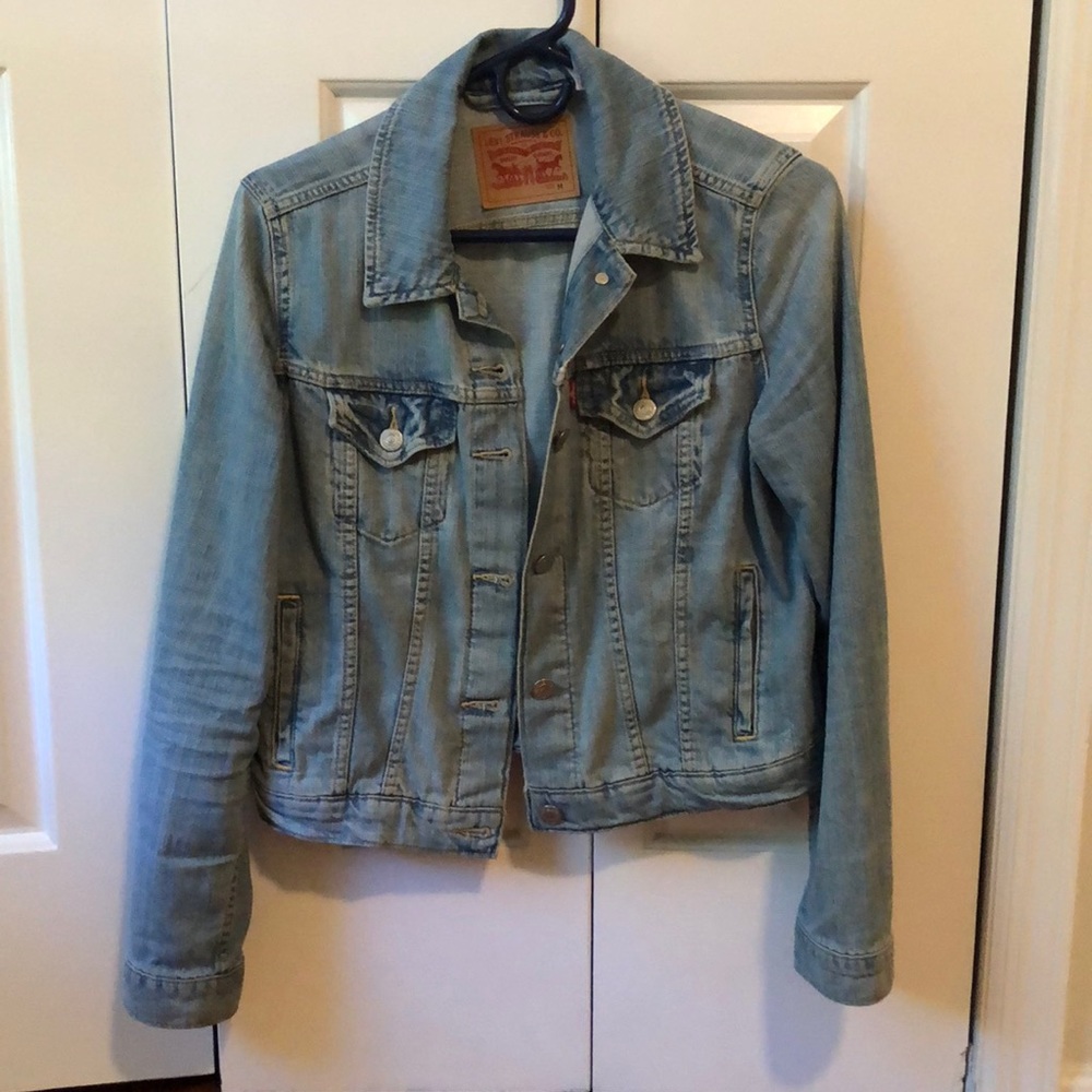 Levi denim jacket size medium